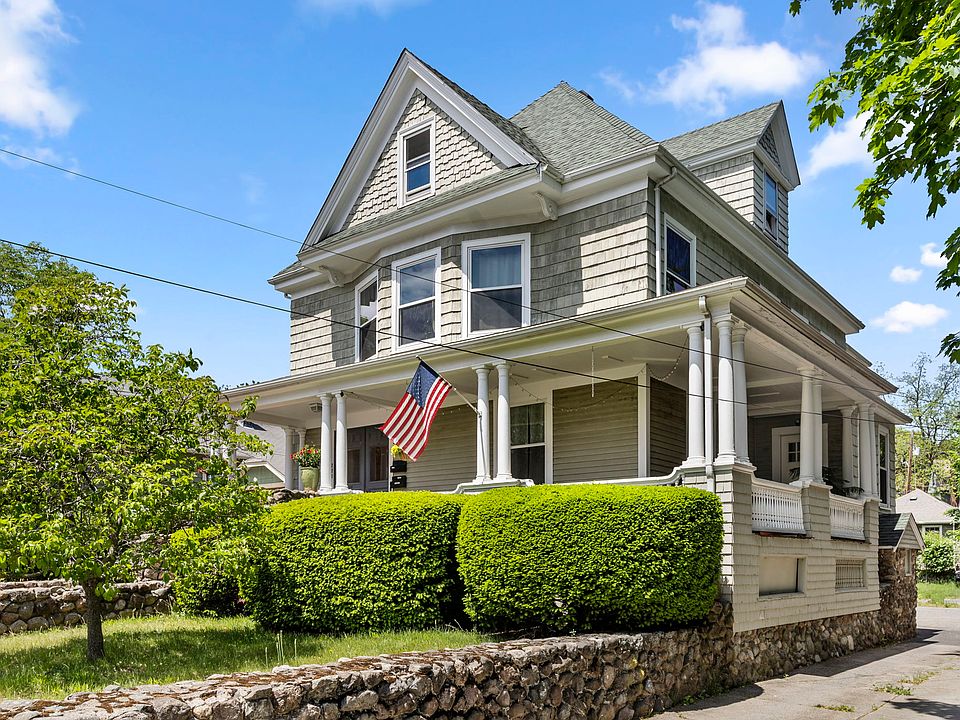 1st image of 221 Franklin St #2