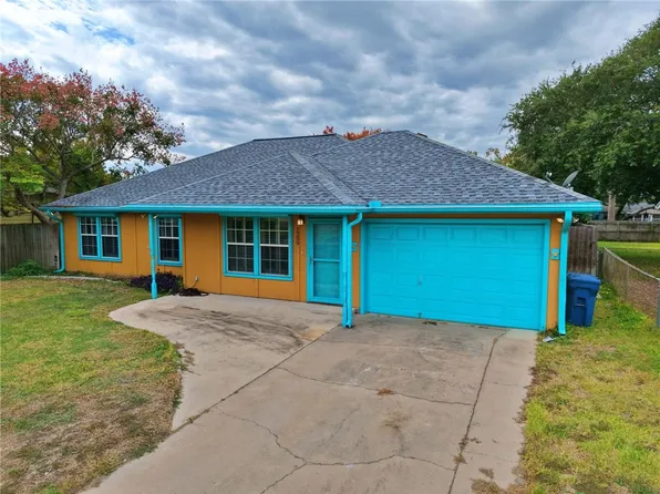 1209 Omohundro St, Rockport, TX 78382