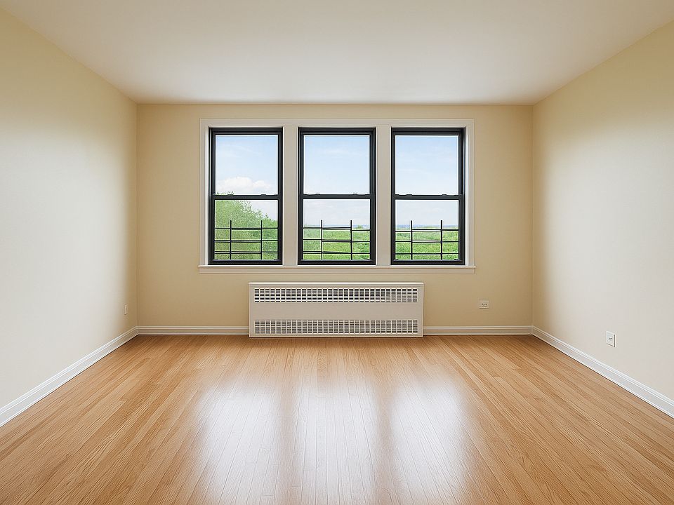 2nd image of 1466 E Gun Hill Rd APT 10C