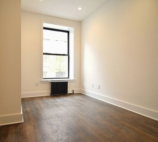2nd image of 117 W 15th St APT 1RE