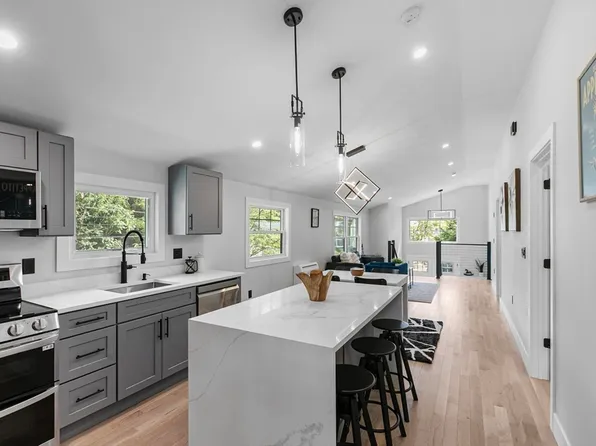 24 Stonehill Rd, Hyde Park, MA 02136