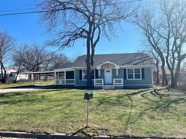 206 E Locust St, Nocona, TX 76255