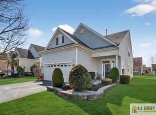 8 Turret Dr, Monroe Township, NJ 08831