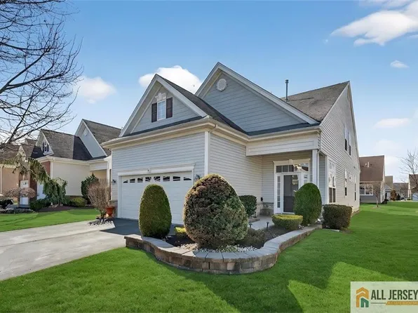 8 Turret Dr, Monroe Township, NJ 08831