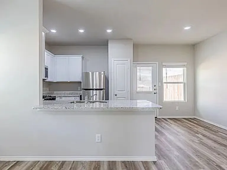 169 Damon Dr — Photo 6