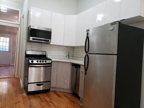 3rd image of 241 Montrose Ave #1C