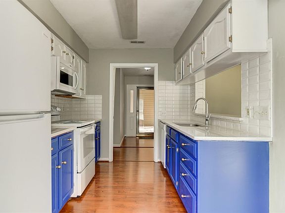 5th image of 204 Manor Dr
