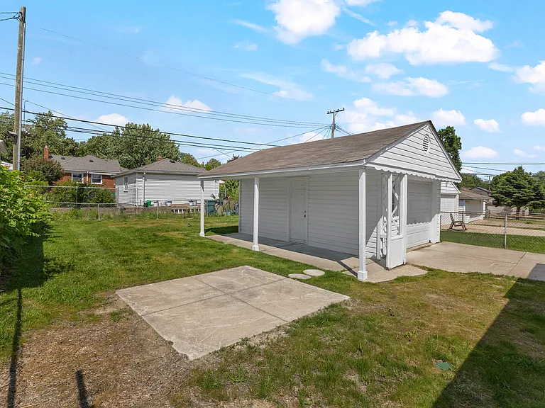 21328 Audette St — Photo 41