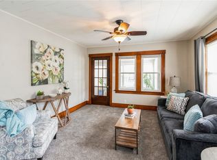 2206 E Walnut St, Des Moines, IA 50317