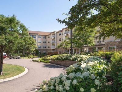 5650 Boone Ave N APT 216, New Hope, MN, 55428