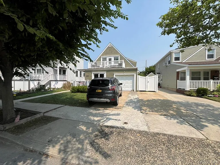 551 W Walnut St #UPPER — Photo 2