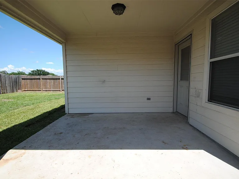 4219 Medina River Loop — Photo 17