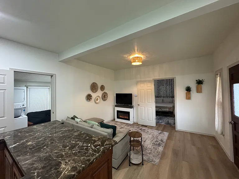 318 W Illinois Ave — Photo 3
