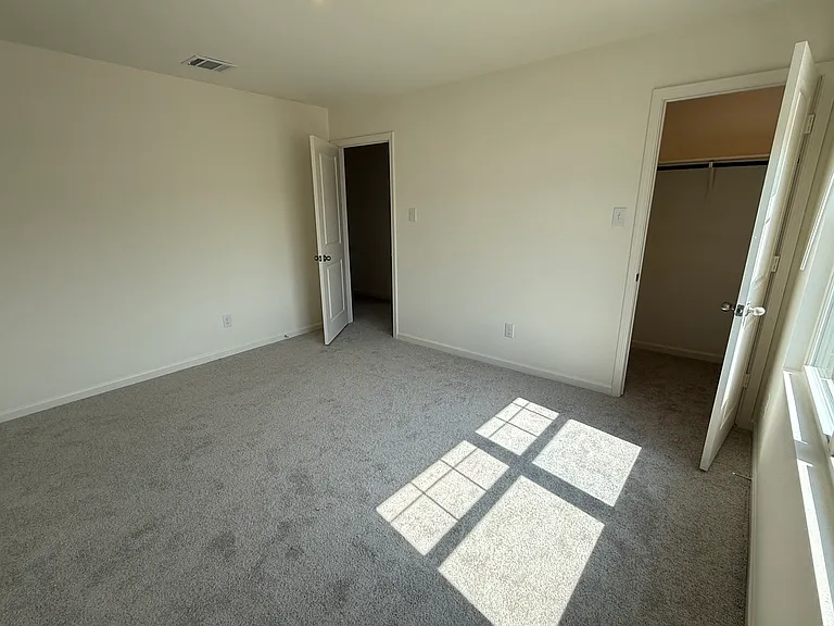 2201 Burnwood St — Photo 32