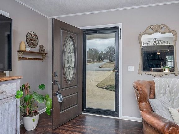 4th image of 3318 Royal Oak Cir