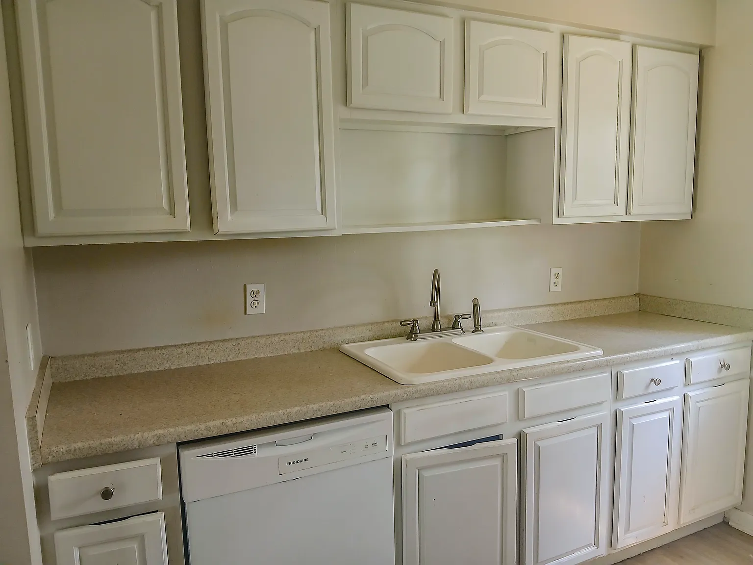 4 bed, 1378 sqft, $1,750 — Photo 2