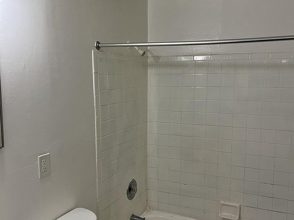 5th image of 1731 McArthur Ave