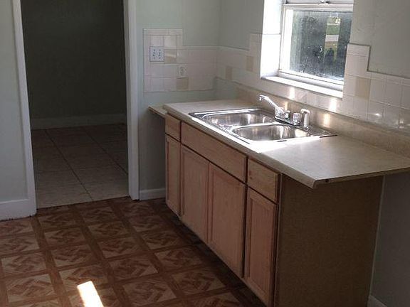 4th image of 24 Seminole Ct