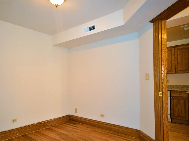 638 W Drummond Pl #G — Photo 4