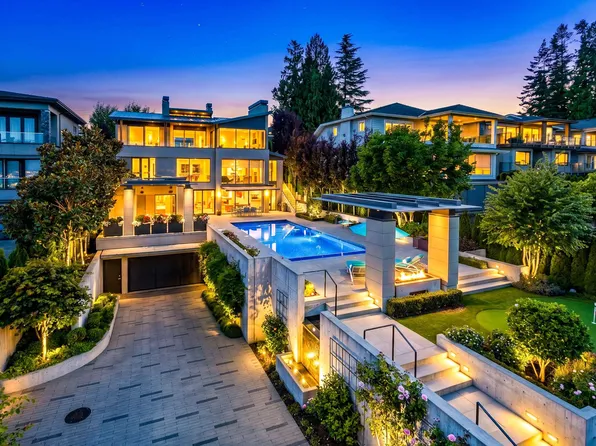 13386 Marine Dr, Surrey, BC V4A 1G2