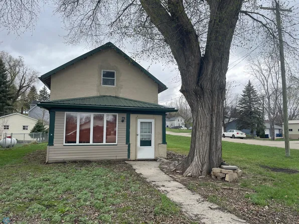 402 Elm St, Lisbon, ND 58054