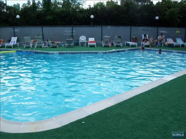 452 River Rd, Nutley, NJ 07110