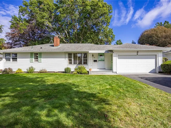 106 Pine Tree Ln, Rochester, NY 14617