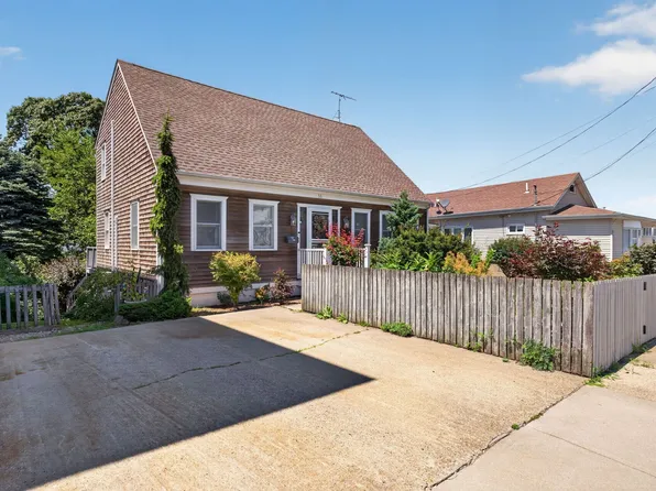 55 Irving St, Fall River, MA 02723