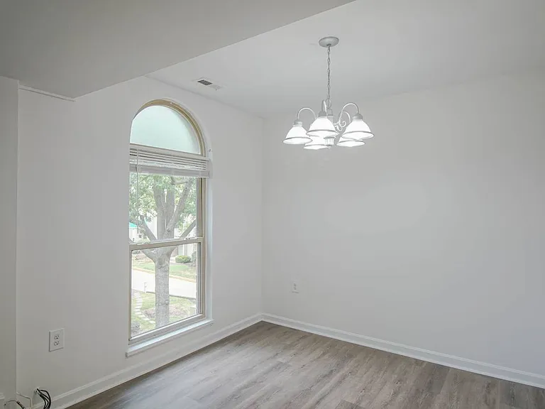 6 Canterbury Sq #301B — Photo 11