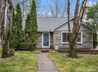 18190 Floral St, Livonia, MI 48152