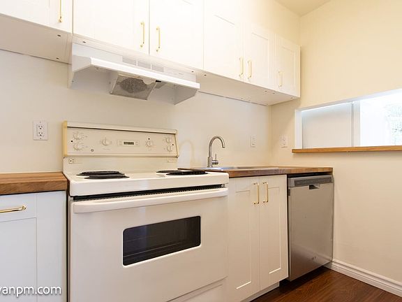 5th image of 1363 Clyde Ave #208