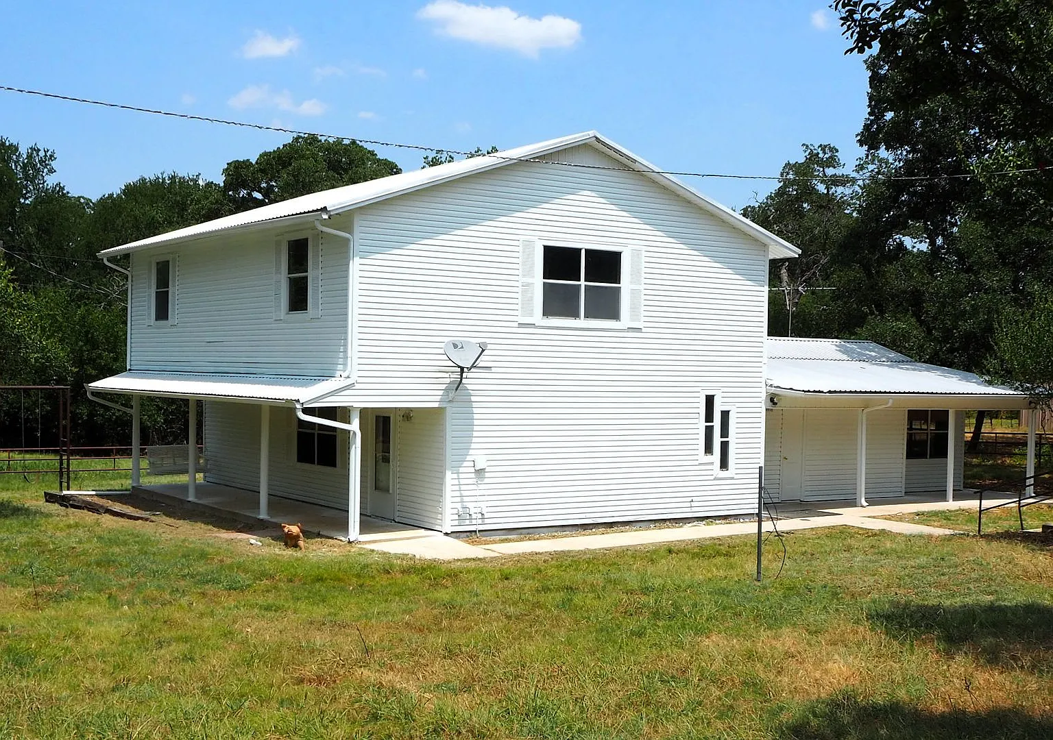10 Acres in Aubrey with 2 Houses and Horse Barn — Photo 1