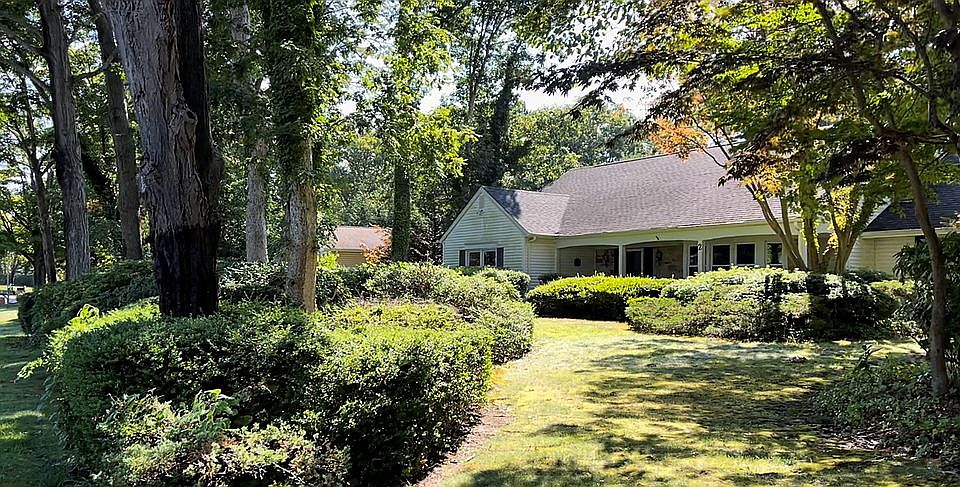 1st image of 2 Spaulding Ln