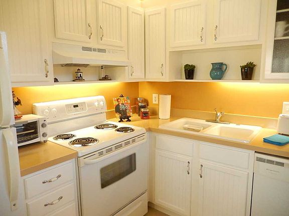4th image of 7 Vista Palm Ln APT 205