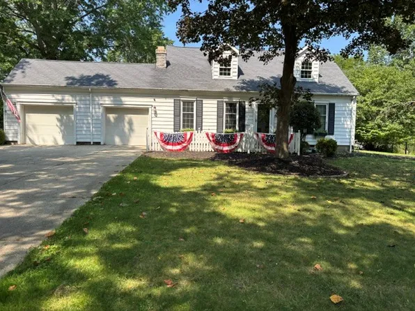 211 Hartford Dr, Hudson, OH 44236