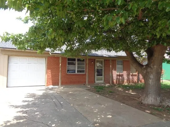 1106 W 31st St, Plainview, TX 79072