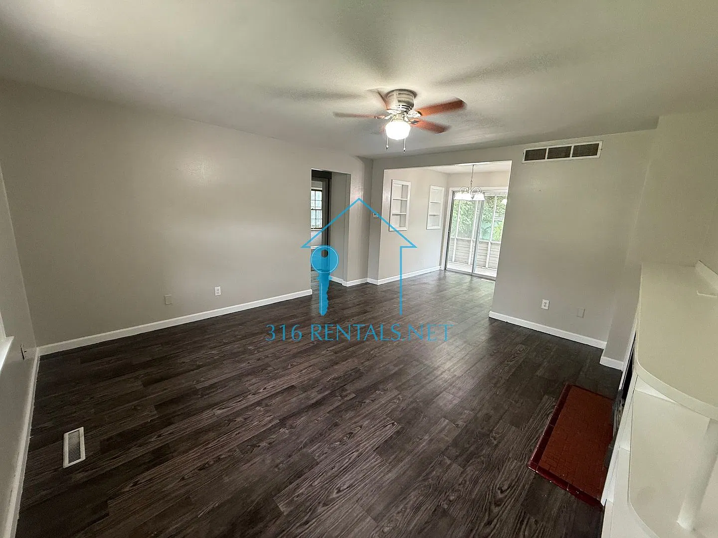 $1100 - 2 bed 1 bath - Single Family Home — Photo 3