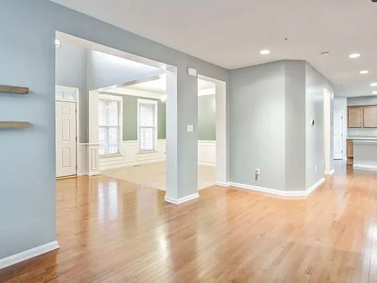 2604 Brooke Grove Rd — Photo 3