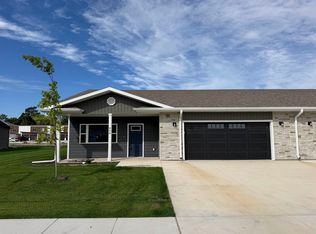 808 9th St, Columbus, NE 68601