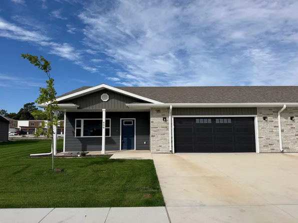 808 9th St, Columbus, NE 68601