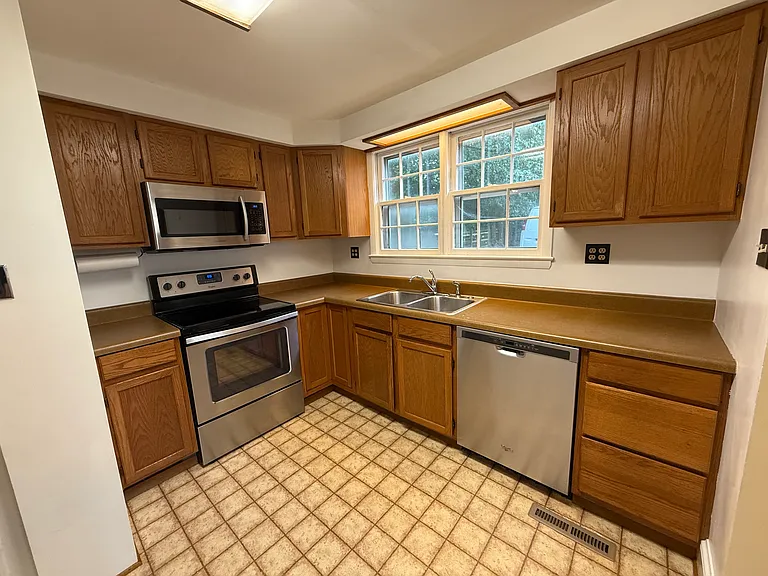 912 Madison Ave — Photo 12