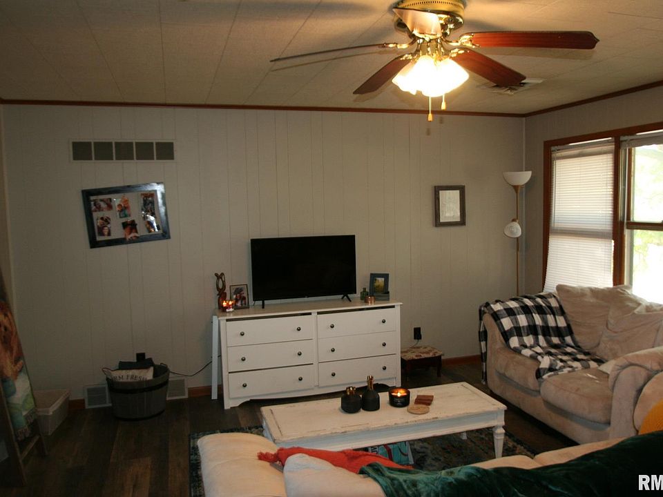 105 W Debby St, Minier, IL 61759 Zillow