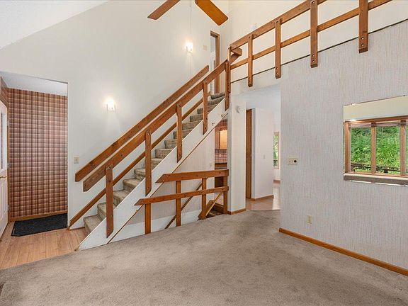 2nd image of 94 W Wood Ridge Dr