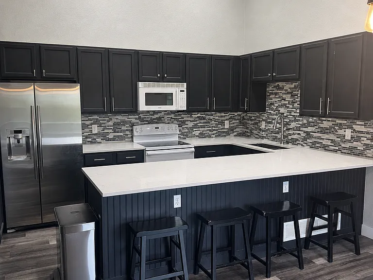 266 Rockview Dr — Photo 3