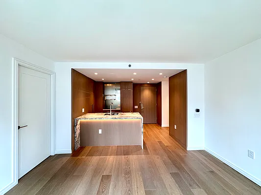 Rented by LEVEN Real Estate | media 8