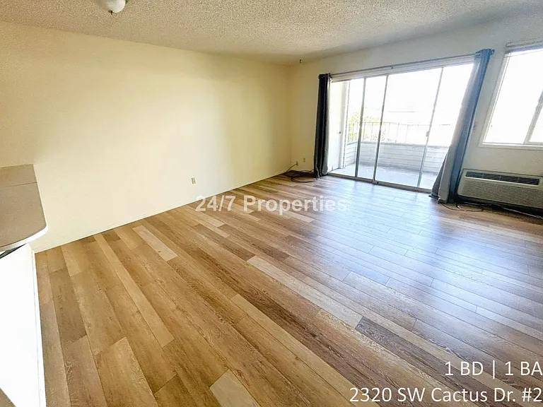 2320 SW Cactus Dr #2 — Photo 2