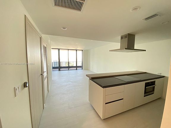 2nd image of 1000 Brickell Plz #3008
