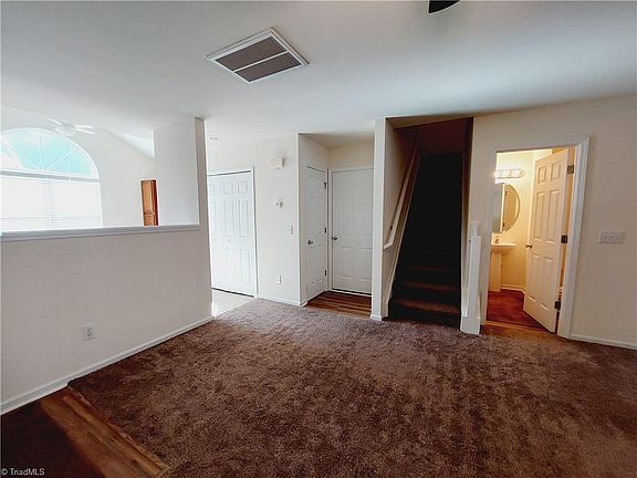 5th image of 100 Goldfinch Ave