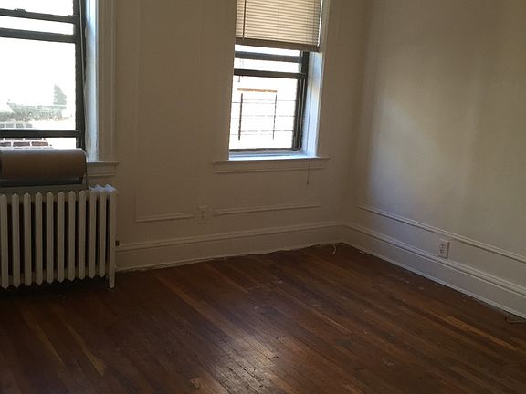 4th image of 3067 33rd St #1D