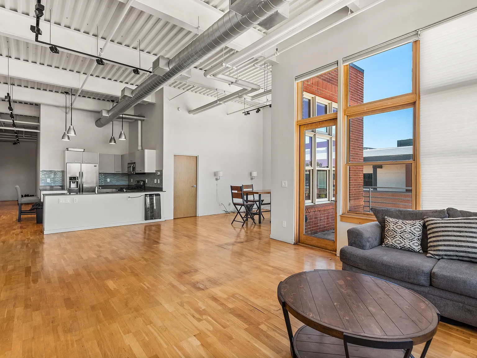 2 bed, 1665 sqft, $6,250 — Photo 3